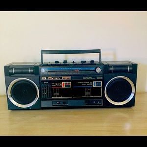 Vintage 1983 Montgomery Ward Boombox Model 39606 in working condition